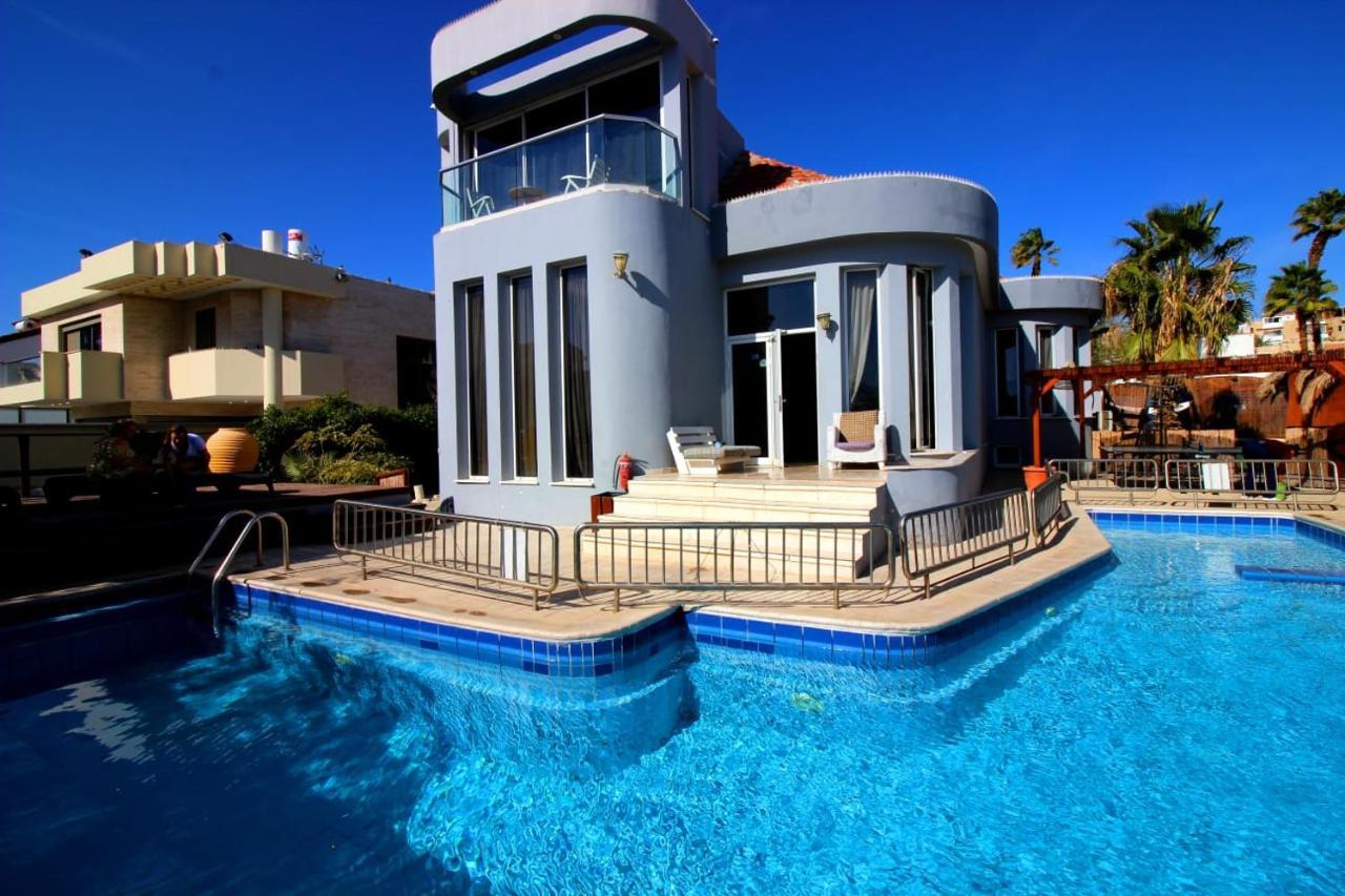 Custo Club Eilat