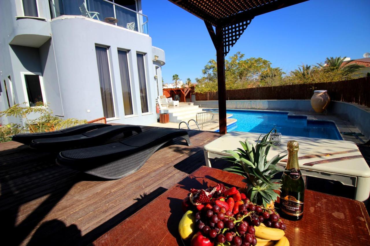 Custo Club Guest house *